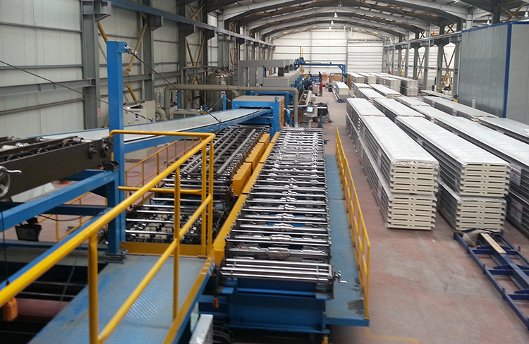 Continuous PU / PIR sandwich panel production line