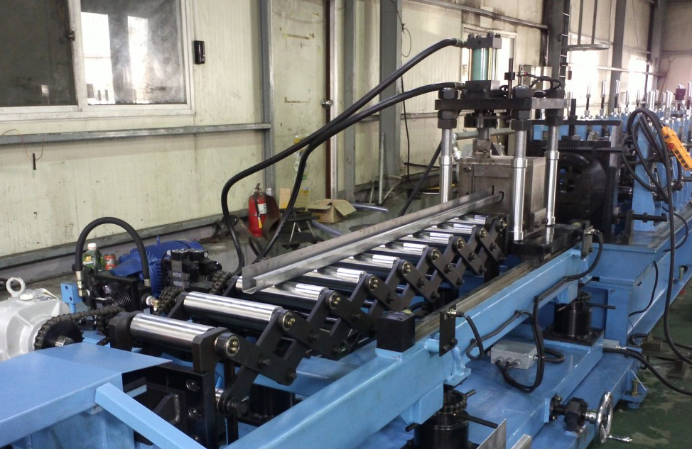 Truck frame roll forming machine